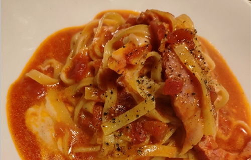 トマトチーズのパスタ